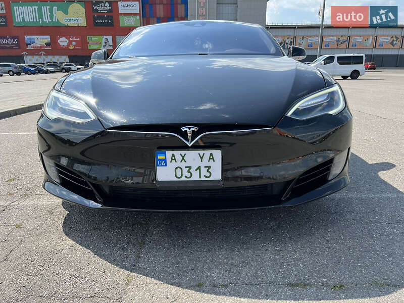 Ліфтбек Tesla Model S 2016 в Києві