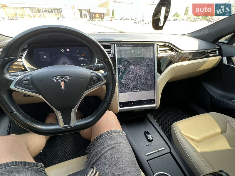 Ліфтбек Tesla Model S 2016 в Києві