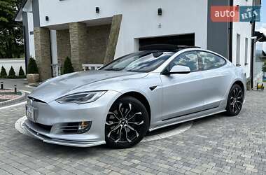 Ліфтбек Tesla Model S 2017 в Львові