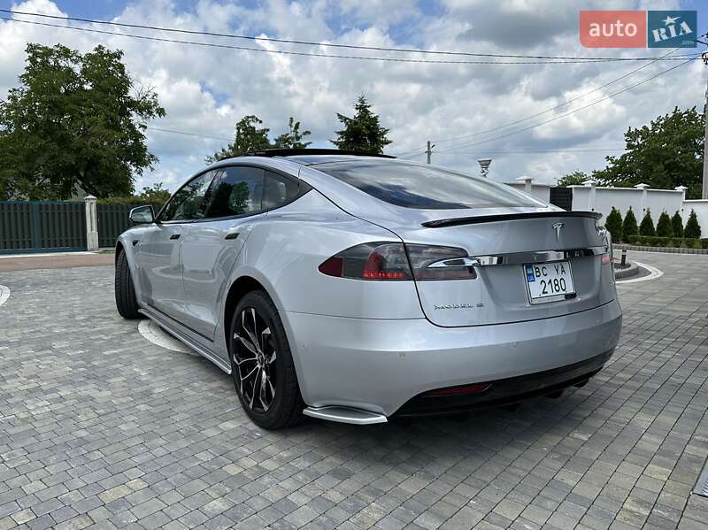 Лифтбек Tesla Model S 2017 в Львове