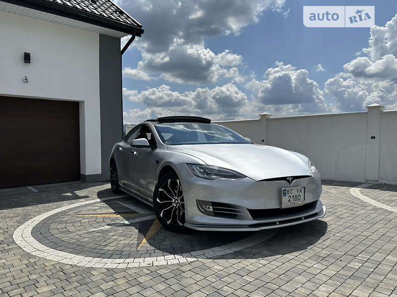 Лифтбек Tesla Model S 2017 в Львове