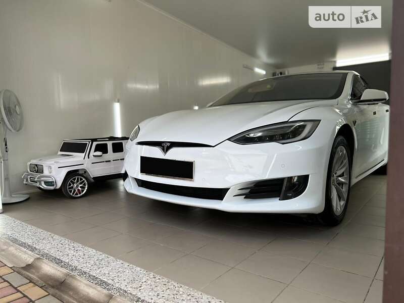 Лифтбек Tesla Model S 2016 в Харькове