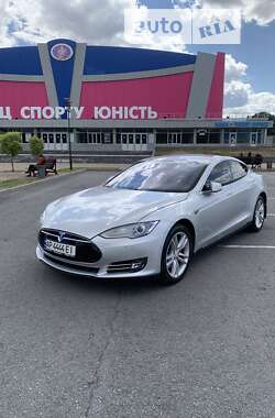 Лифтбек Tesla Model S 2015 в Запорожье
