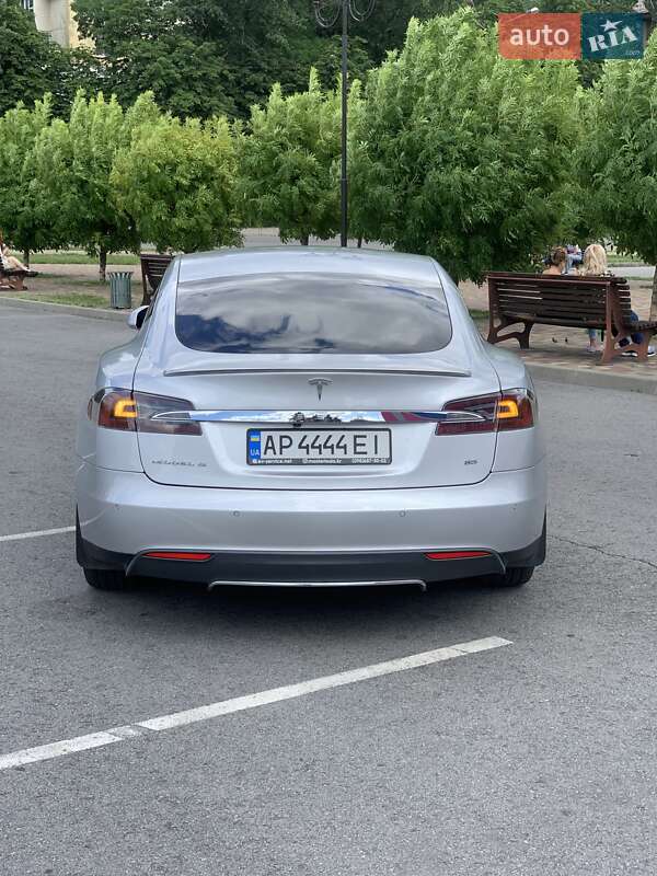 Лифтбек Tesla Model S 2015 в Запорожье