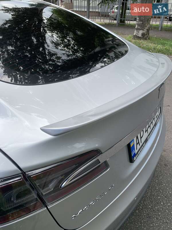 Лифтбек Tesla Model S 2015 в Запорожье