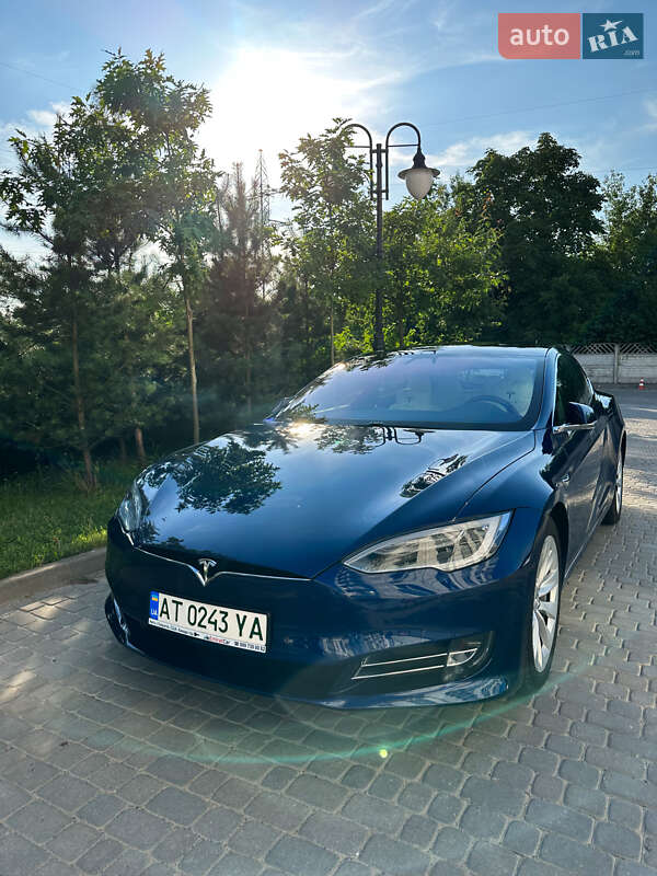 Ліфтбек Tesla Model S 2017 в Івано-Франківську
