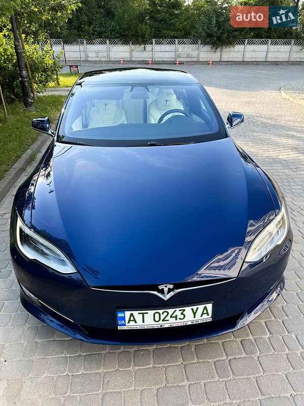 Ліфтбек Tesla Model S 2017 в Івано-Франківську