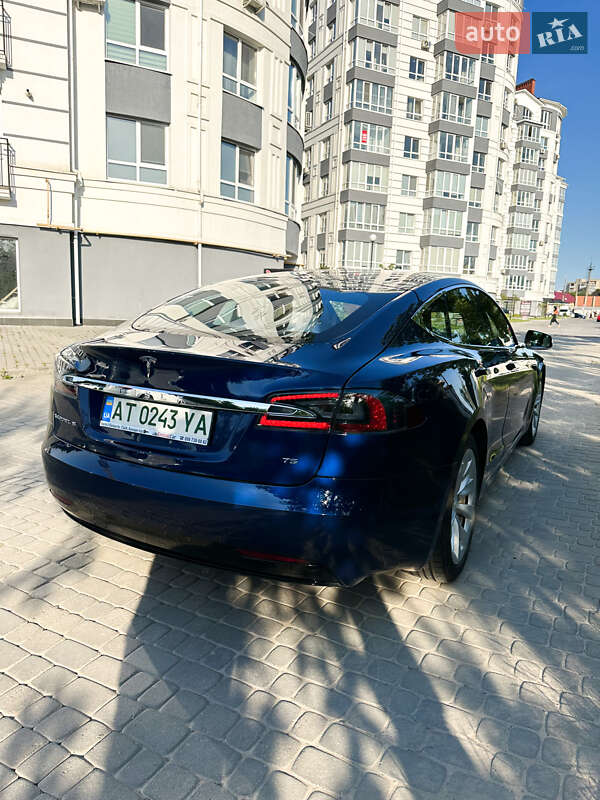 Ліфтбек Tesla Model S 2017 в Івано-Франківську