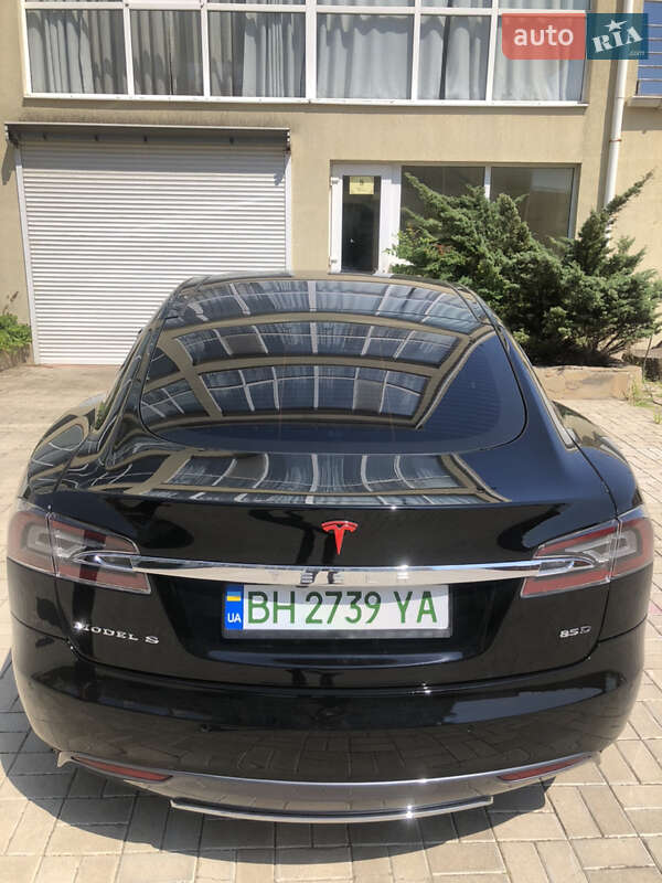Ліфтбек Tesla Model S 2015 в Одесі