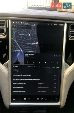 Ліфтбек Tesla Model S 2015 в 