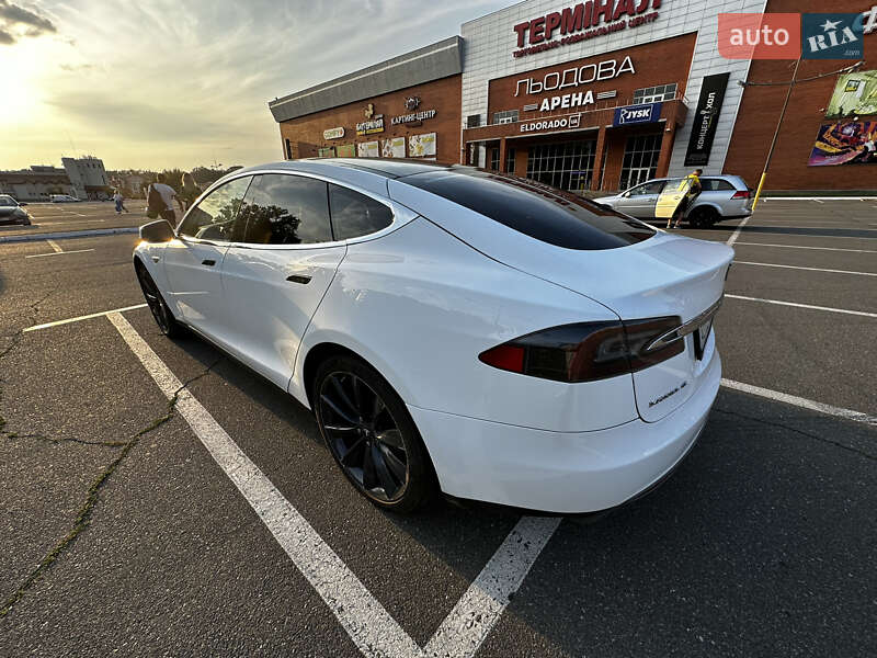 Лифтбек Tesla Model S 2013 в Киеве