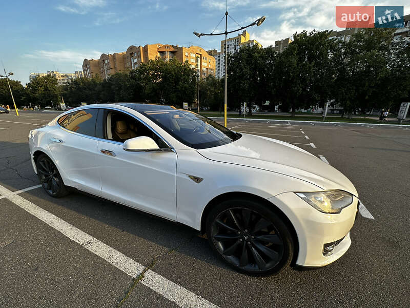 Лифтбек Tesla Model S 2013 в Киеве