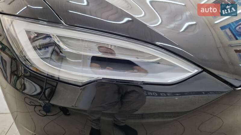 Лифтбек Tesla Model S 2017 в Виннице