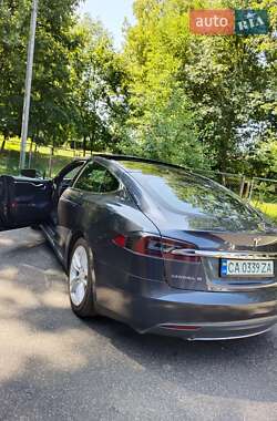 Лифтбек Tesla Model S 2015 в Смеле