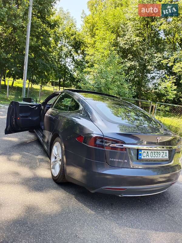 Лифтбек Tesla Model S 2015 в Черкассах
