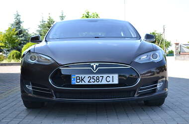 Ліфтбек Tesla Model S 2013 в Дубні