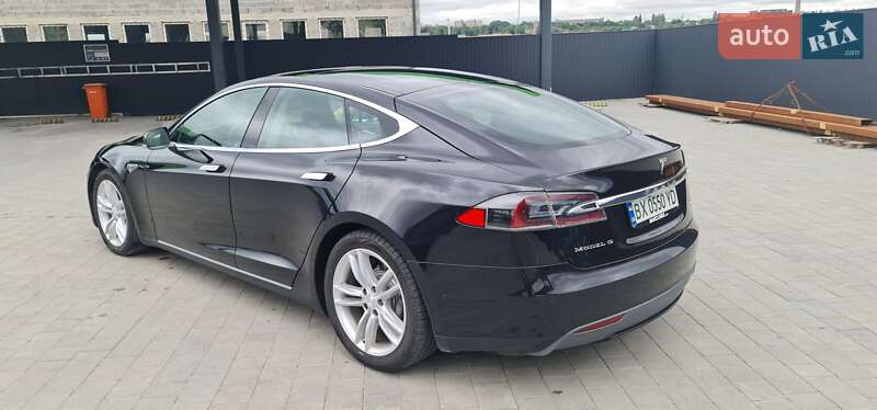 Лифтбек Tesla Model S 2015 в Каменец-Подольском