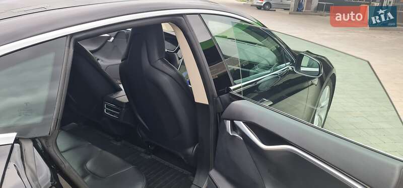 Лифтбек Tesla Model S 2015 в Каменец-Подольском