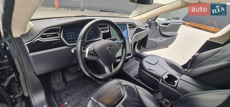 Лифтбек Tesla Model S 2015 в Каменец-Подольском