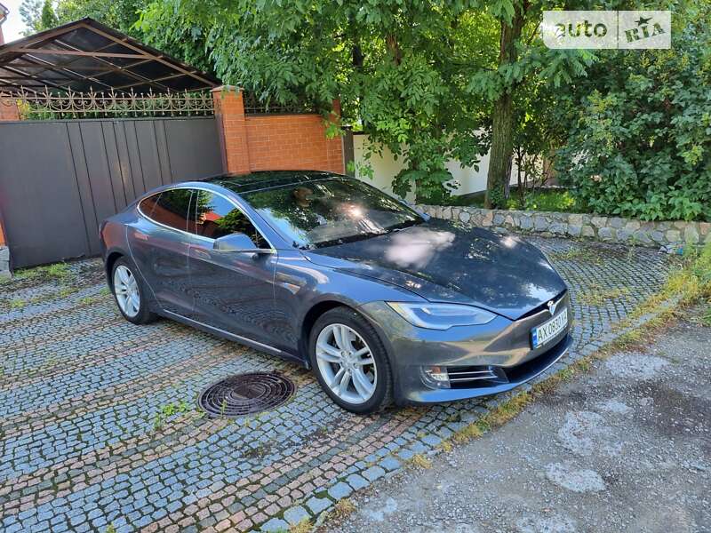 Ліфтбек Tesla Model S 2016 в Харкові