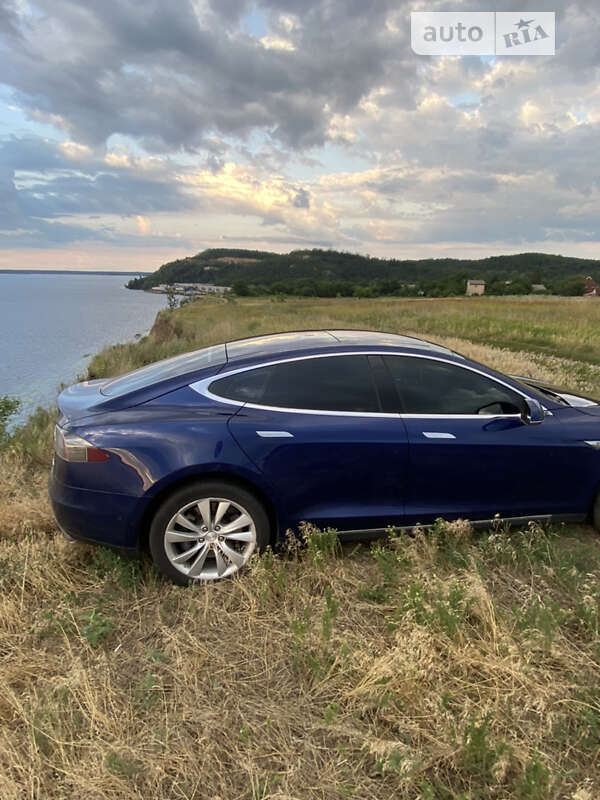 Ліфтбек Tesla Model S 2015 в Обухові