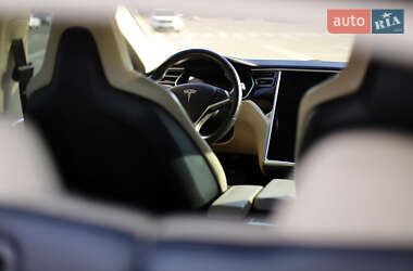 Лифтбек Tesla Model S 2014 в 