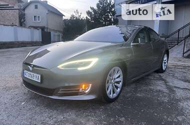 Лифтбек Tesla Model S 2016 в Ивано-Франковске