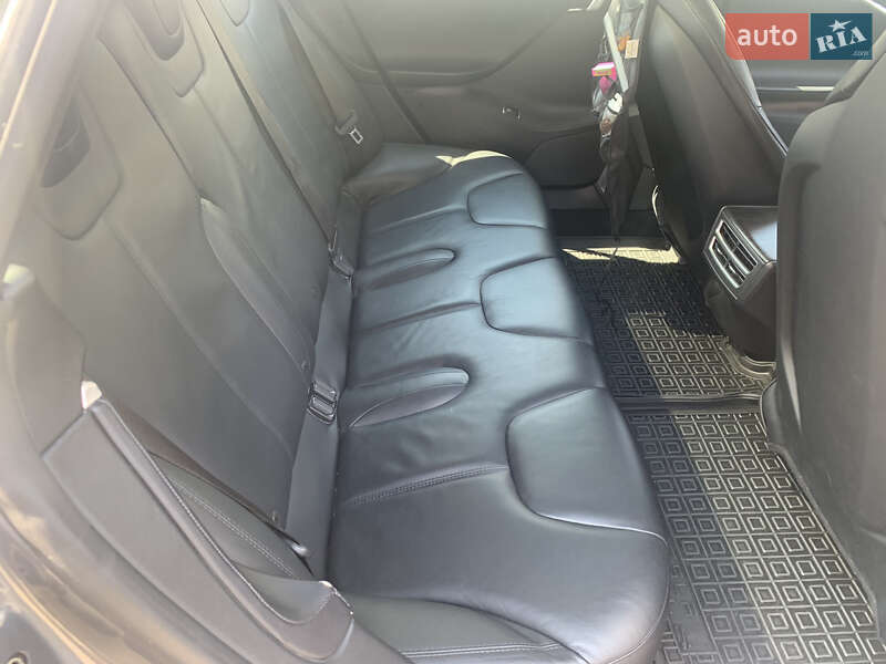 Ліфтбек Tesla Model S 2013 в Києві
