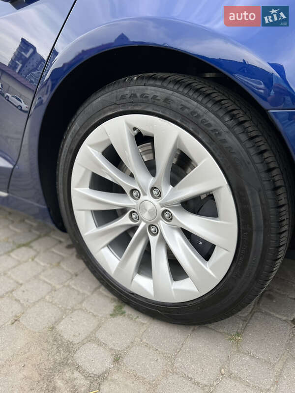 Ліфтбек Tesla Model S 2018 в Івано-Франківську