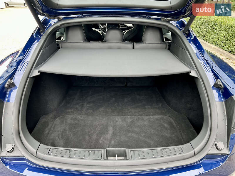 Ліфтбек Tesla Model S 2018 в Івано-Франківську