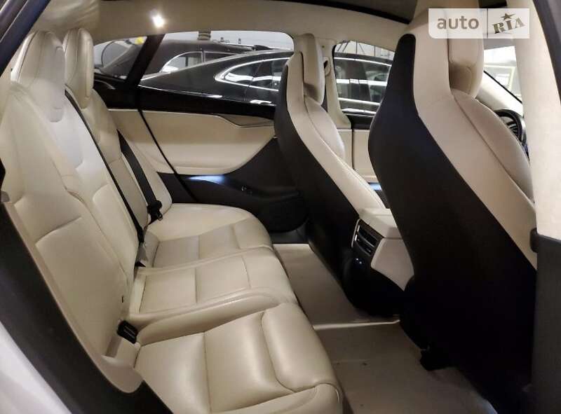 Ліфтбек Tesla Model S 2017 в Вінниці