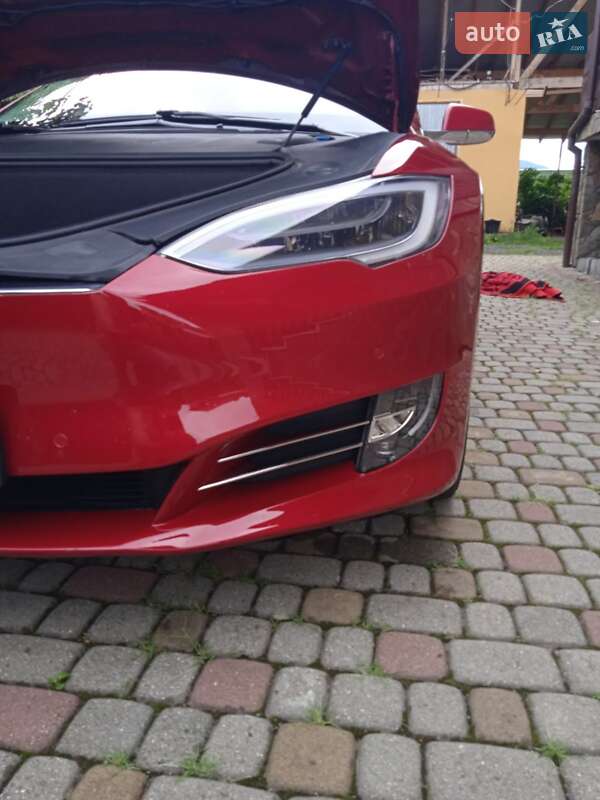 Лифтбек Tesla Model S 2019 в Ужгороде