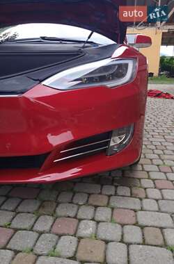 Лифтбек Tesla Model S 2019 в Ужгороде