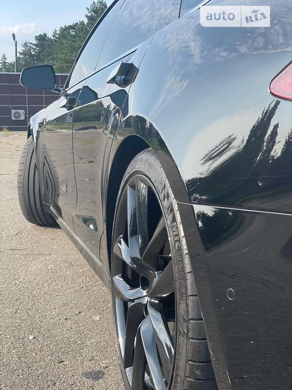 Лифтбек Tesla Model S 2017 в Киеве