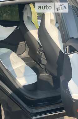 Лифтбек Tesla Model S 2017 в 