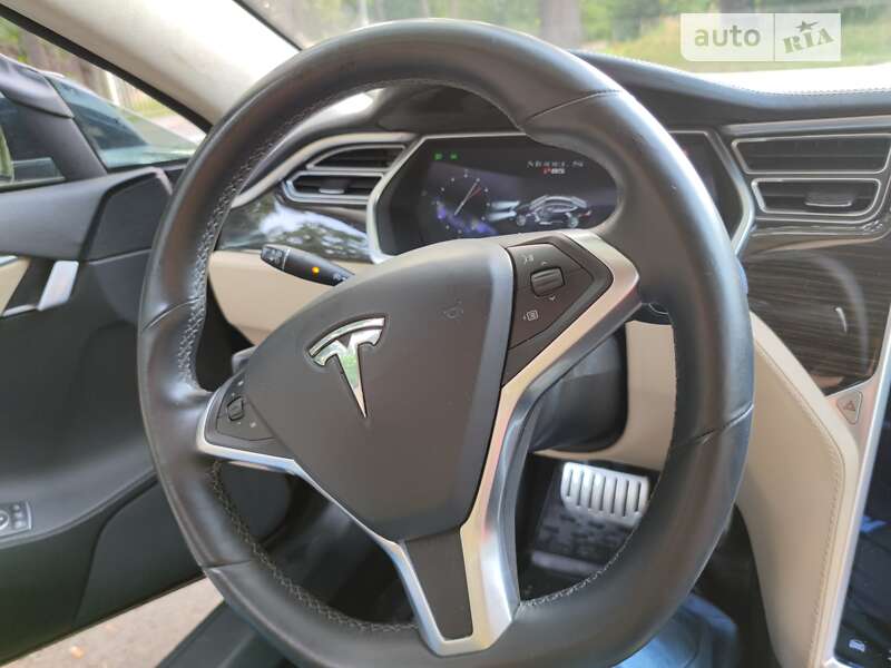Ліфтбек Tesla Model S 2014 в Бучі