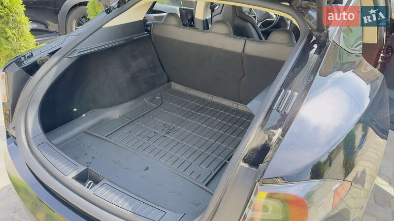 Лифтбек Tesla Model S 2013 в Киеве