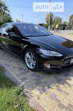 Лифтбек Tesla Model S 2015 в Глобине