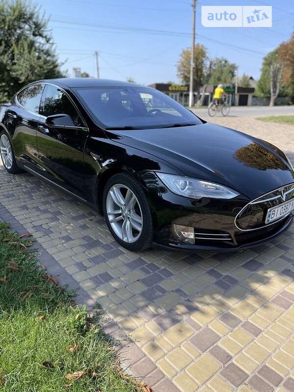 Tesla Model S 2015