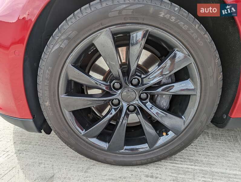 Ліфтбек Tesla Model S 2015 в Києві