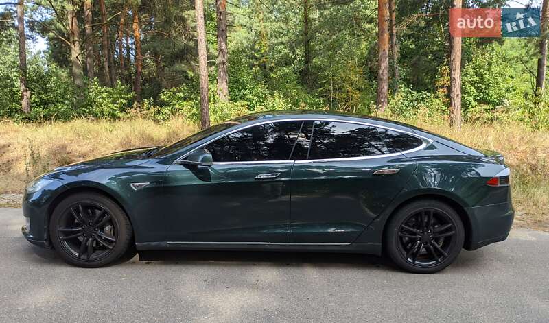Tesla Model S 2014