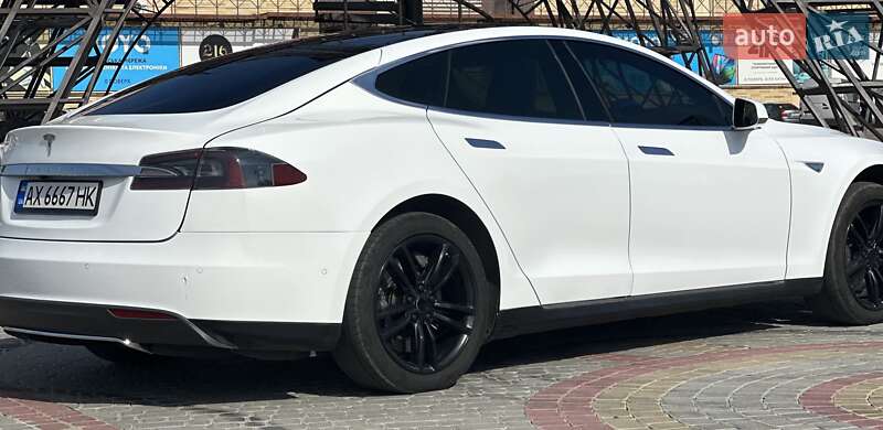 Лифтбек Tesla Model S 2015 в Харькове