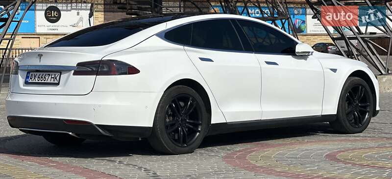 Лифтбек Tesla Model S 2015 в Харькове