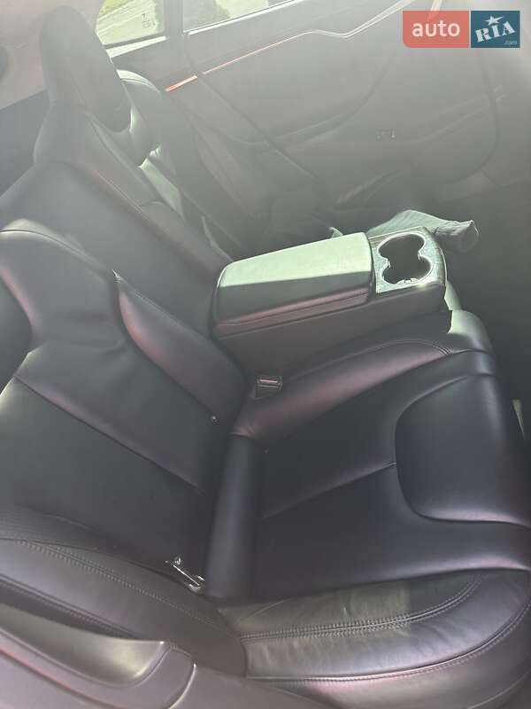 Лифтбек Tesla Model S 2015 в Харькове