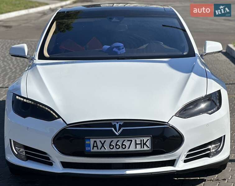 Лифтбек Tesla Model S 2015 в Харькове