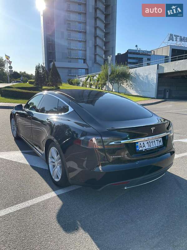 Лифтбек Tesla Model S 2015 в Киеве