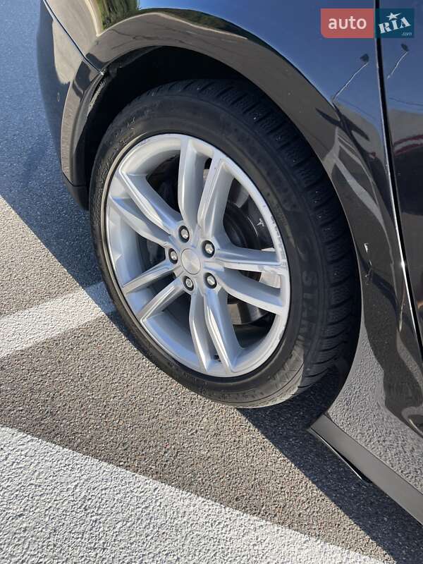 Лифтбек Tesla Model S 2015 в Киеве