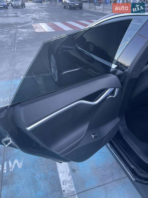 Лифтбек Tesla Model S 2015 в Киеве