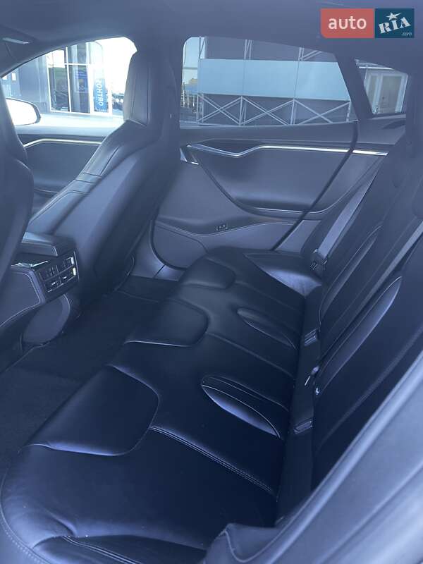 Ліфтбек Tesla Model S 2015 в Києві