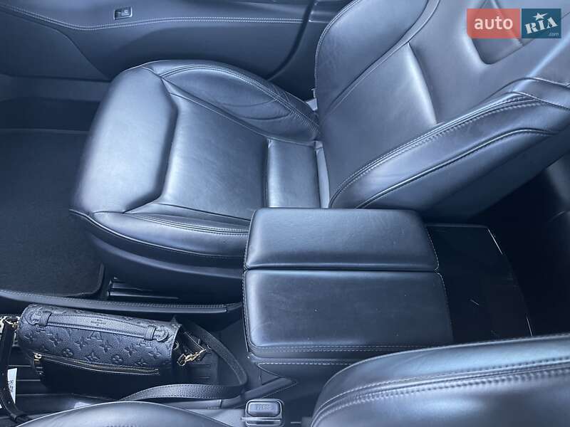 Ліфтбек Tesla Model S 2015 в Києві